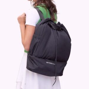 NWT Beyond Yoga Convertible Backpack Tote Gym Yoga Bag Black NWT
